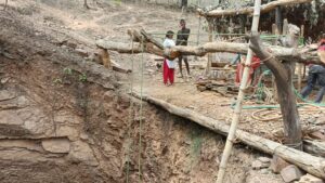 सीधी का माउंटेन मैन: पत्नी को पानी लाने में हुई परेशानी तो पहाड़ों के ऊपर ही खोद डाला कुआं, सीधी जिले में पत्नी की परेशानी को देख कर पति ने पहाड़ में खोद दिया 60 फिट गहरा कुंआ