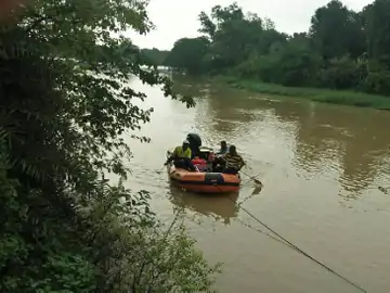 4 बच्चों को लेकर मां गई थी नहाने, 3 वर्षीय मासूम डूबने लगा तो लगा दी छलांग, लोगों ने मां को निकाला, बेटा लापता