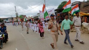 सूर्या पब्लिक स्कूल के द्वारा निकाली गई भव्य तिरंगा यात्रा, थाना प्रभारी अमिलिया सहित पूरा पुलिस बल रहा शामिल