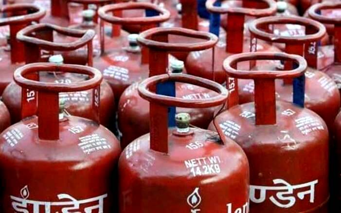 LPG Cylinder Price Today : सस्ता हुआ रसोई गैस सिलेंडर, जानिए आज के लेटेस्ट रेट!