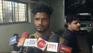 Betul news: युवक को उल्टा लटकाकर गुंडों ने बरपाया कहर, पीटने से पहले उतार दिए थे पूरे कपड़े, वीडियो हो रहा सोशल मीडिया में वायरल