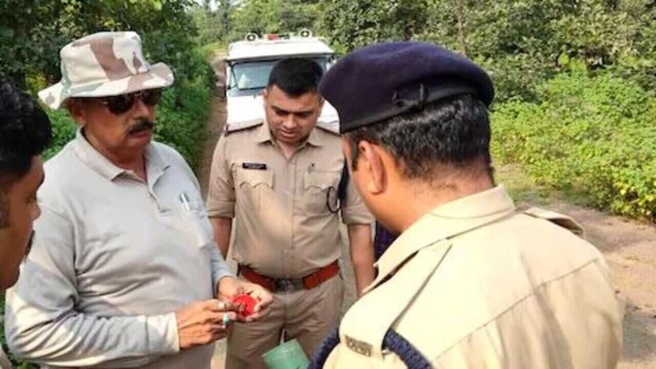 10 डेटोनेटर विस्फोट के मामले में तीन रेल कर्मचारी गिरफ्तार, गहनता से चल रही जांच