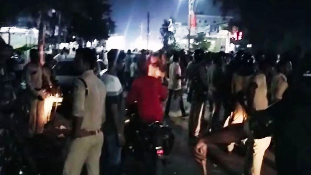 MP News : आपस में भिड़े भाजपा और कांग्रेस कार्यकर्ता, विवाद में एक युवक लहूलुह, 10 थानों की पुलिस ने संभाला मोर्चा