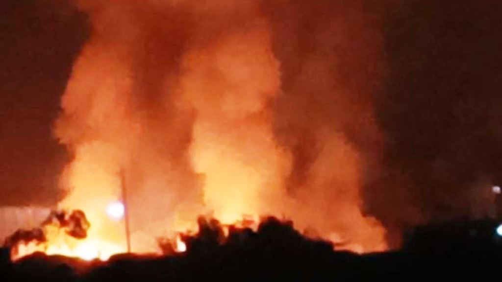 Gwalior News : कचरा डंप क्षेत्र में देर रात लगी भयानक आग, तीन फायर ब्रिगेड की गाड़ियों ने आग पर पाया काबू