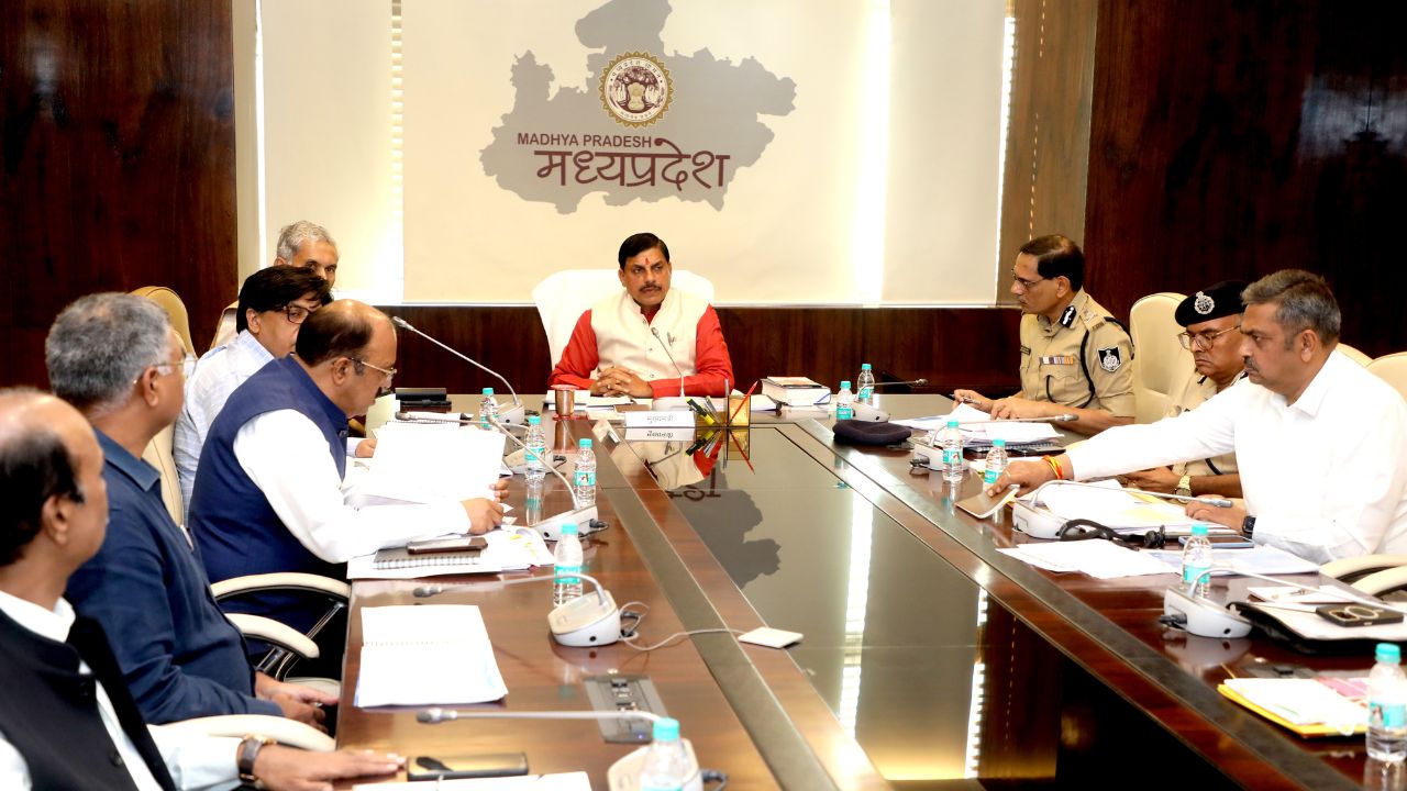 गलत खबर फैलाने वालों पर त्वरित कार्रवाई करें।-मुख्यमंत्री डॉ. मोहन यादव गलत खबर फैलाने वालों पर त्वरित कार्रवाई करें।-मुख्यमंत्री डॉ. मोहन यादव