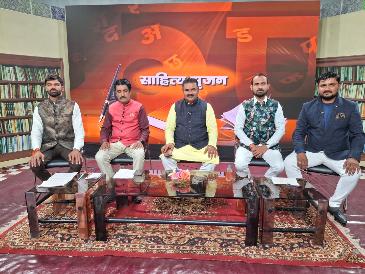 सीधी जिले के कवि अरुणेन्द्र चौहान तथा डा.उमेश मिश्र"लखन" ने किया दूरदर्शन में काव्यपाठ सीधी जिले के कवि अरुणेन्द्र चौहान तथा डा.उमेश मिश्र"लखन" ने किया दूरदर्शन में काव्यपाठ