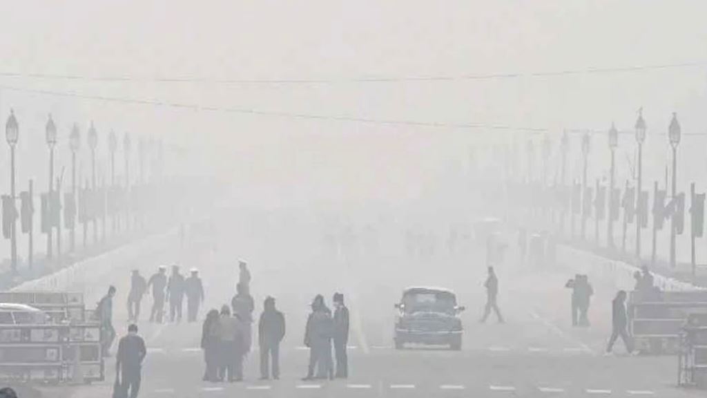 मध्य प्रदेश में कड़ाके की ठंड, घने कोहरे से सड़क यातायात प्रभावित, 14 जिलों में शीतलहर का अलर्ट