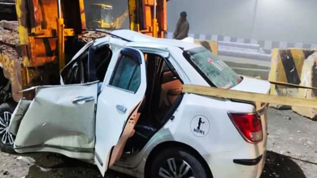 Ujjain Road Accident: खड़े कंटेनर में जा घुसी कार, 2 दो की मौत, 3 गंभीर रूप से घायल