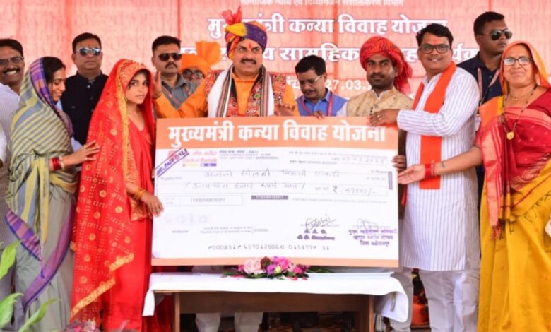 अलीराजपुर में सामूहिक विवाह: नवदम्पतियों को मिला आशीर्वाद और आर्थिक सहयोग अलीराजपुर में सामूहिक विवाह: नवदम्पतियों को मिला आशीर्वाद और आर्थिक सहयोग