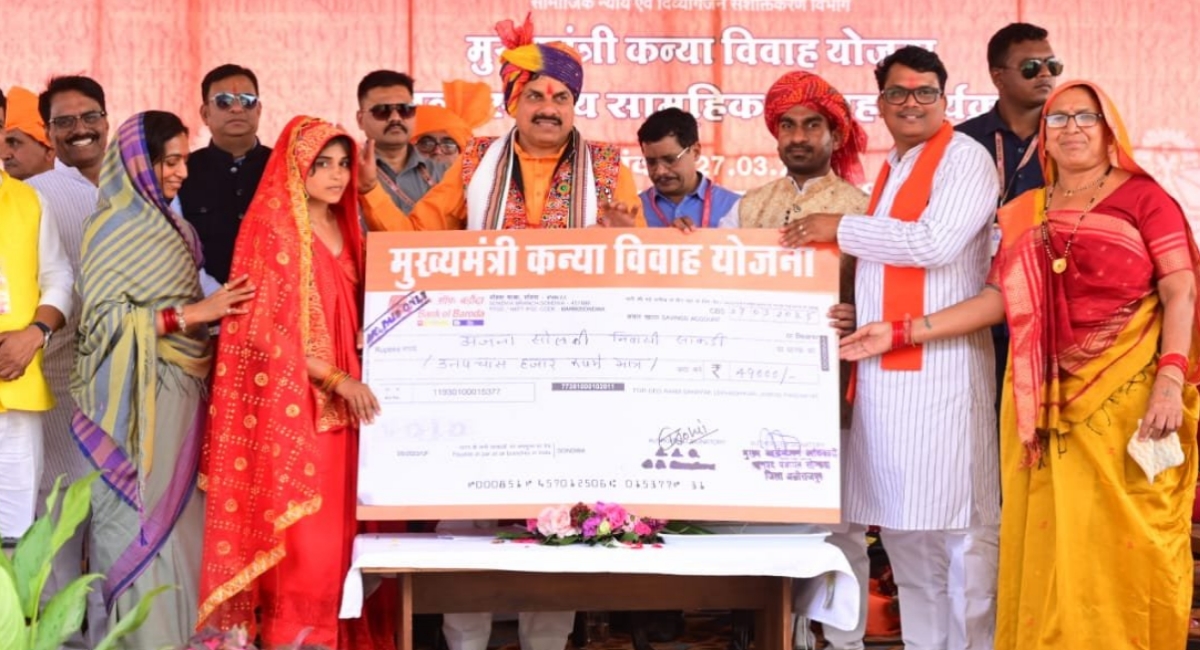 अलीराजपुर में सामूहिक विवाह: नवदम्पतियों को मिला आशीर्वाद और आर्थिक सहयोग
