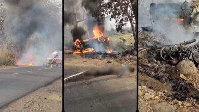 तेज रफ्तार कार ने बाइक को मारी टक्कर, दोनों वाहनों में लगा आग, 1 की मौत 2 घायल
