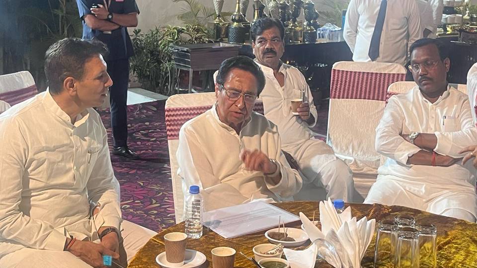 कमलनाथ के बंगले पर कांग्रेस विधायकों का रात्रिभोज, जीतू पटवारी और उमंग सिंघार समेत कई बड़े नेता रहे मौजूद