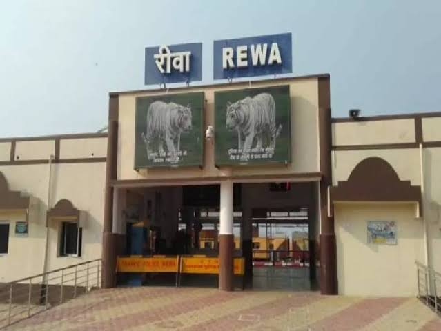 भारत का सबसे छोटा नाम वाला स्टेशन: रीवा रेलवे स्टेशन का गौरवशाली इतिहास और वर्तमान