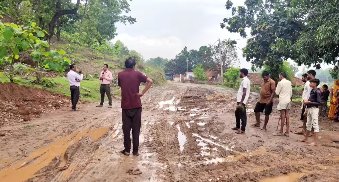 लीला साहू के वायरल वीडियो से हिला सिस्टम, कमलेश्वर पटेल ने गांव में सड़क दिलाने का दिया भरोसा