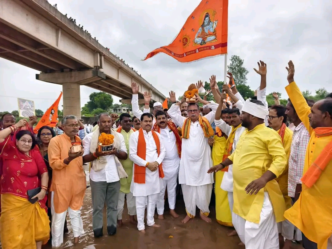 श्रावण में शिवभक्ति की भव्य शुरुआत: सोनभद्र से बढ़ोरा नाथ तक निकली अभिषेक यात्रा