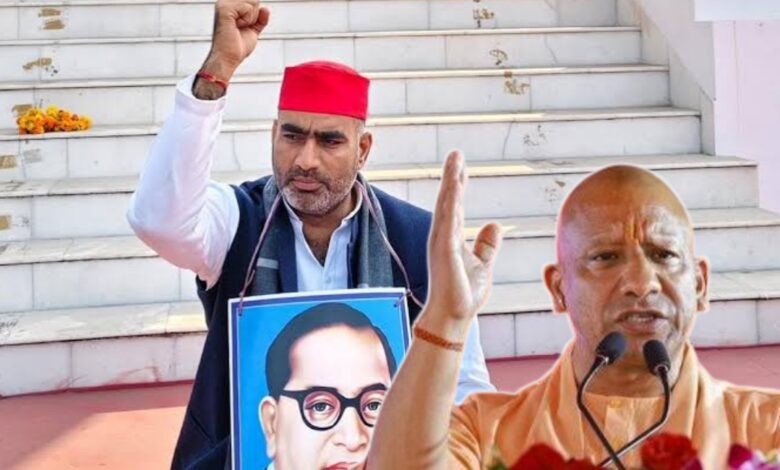 बैठक से बाहर रोके गए सपा विधायक, धरने के बाद CM से की शिकायतों की झड़ी बैठक से बाहर रोके गए सपा विधायक, धरने के बाद CM से की शिकायतों की झड़ी